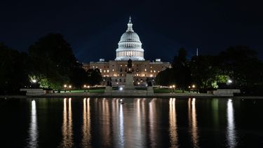Vista nocturna del Congreso de EEUU.