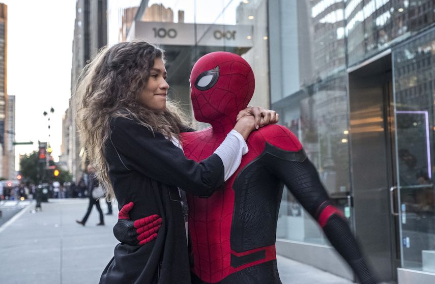 Esta imagen publicada por Sony Pictures muestra a Zendaya y a Tom Holland en una escena de Spider-Man; Far From Home.&nbsp;&nbsp;
