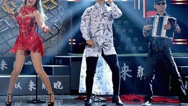 Thalía junto a Maluma en la pasada edición de Premio Lo Nuestro.&nbsp;