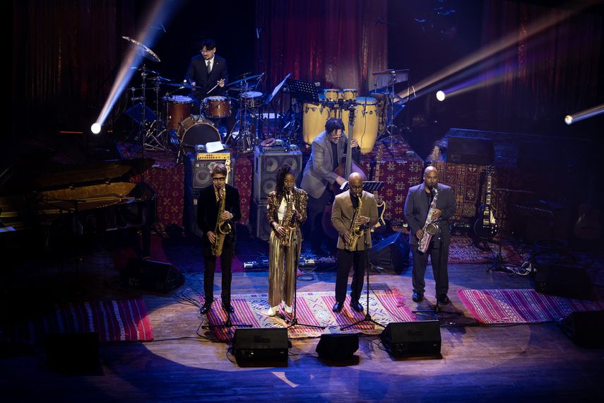 El multiinstrumentista, arreglista y compositor sueco Magnus Lindgren, el saxofonista estadounidense Lakecia Benjamin, el saxofonista estadounidense Jaleel Shaw y el saxofonista australiano Troy Roberts, actúan en un concierto durante el Día Internacional del Jazz 2024, en Tánger, el 30 de abril de 2024.