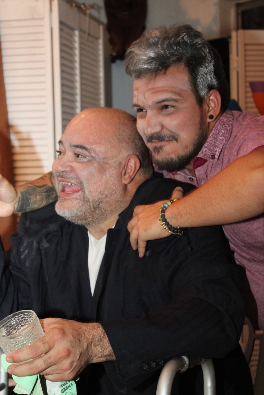 Los actores Christian Ocón y Raydel Casas.