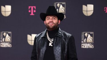 Luis R. Conríquez asiste al 35º Premio lo nuestro en el Miami-Dade Arena el 23 de febrero de 2023 en Miami, Florida.&nbsp;