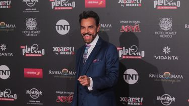 El actor mexicano Eugenio Derbez posa a su llegada a la alfombra roja, previo a la entrega de los Premios Platino en su edicion 2018, en Playa del Carmen Quintana Roo (México).&nbsp;