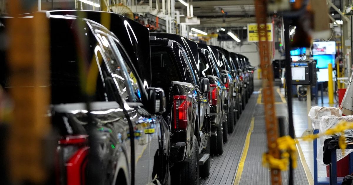 Actividad manufacturera en EEUU suma casi tres años en contracción