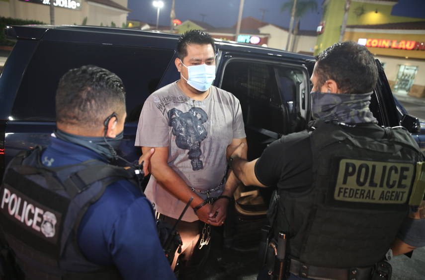 Inmigrante detenido por ICE.
