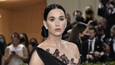 Katy Perry llega a la gala a beneficio del Instituto del Vestido del Museo Metropolitano de Arte para celebrar la inauguración de la exposición In America: An Anthology of Fashion el 2 de mayo de 2022 en Nueva York.