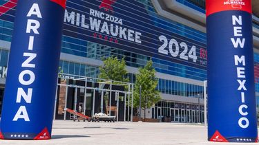 Personal realiza preparativos en los alrededores del Foro Fiserv previo a la Convención Nacional Republicana 2024, el viernes 12 de julio de 2024, en Milwaukee.&nbsp;