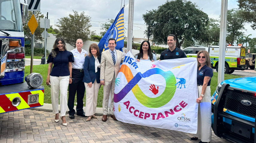 Doral iza la bandera de aceptación del autismo.