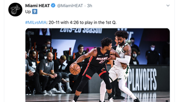 Jimmy Butler (22), del Heat de Miami, trata de escapar de la cerrada marcaci&oacute;n de Wesley Matthews en el choque de playoffs contra los Bucks de Milwaukee, la tarde del domingo 6 de septiembre del 2020 en la burbuja de Orlando.