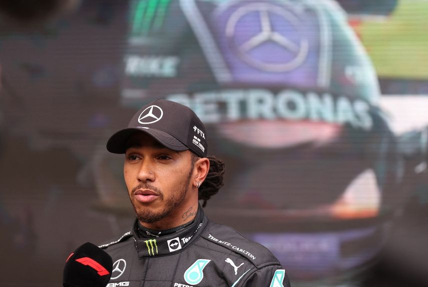 Lewis Hamilton busca como sea ser más rápido que el holandés Max Verstappen