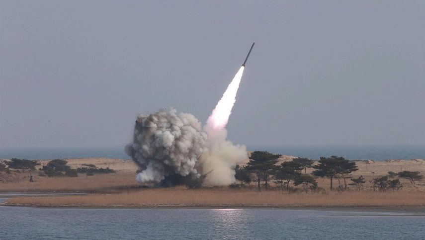 Las repetidas pruebas de armas de destrucción masiva de&nbsp;Corea&nbsp;del&nbsp;Norte&nbsp;han endurecido la retórica de Washington tras la llegada a la presidencia de Donald Trump, cuyo Gobierno ha insinuado la posibilidad de realizar ataques preventivos contra Pyongyang.