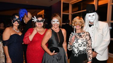 Nelsy Vicente, Julie García, Vilma Medio, Ana Mederos y Oscar Vicente.