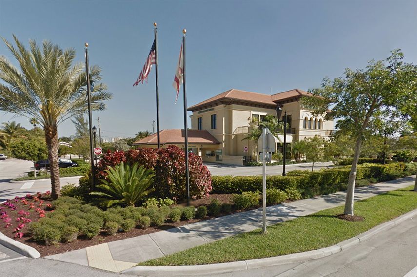 Vista parcial de la entidad bancaria en Florida. (CORTESÍA)