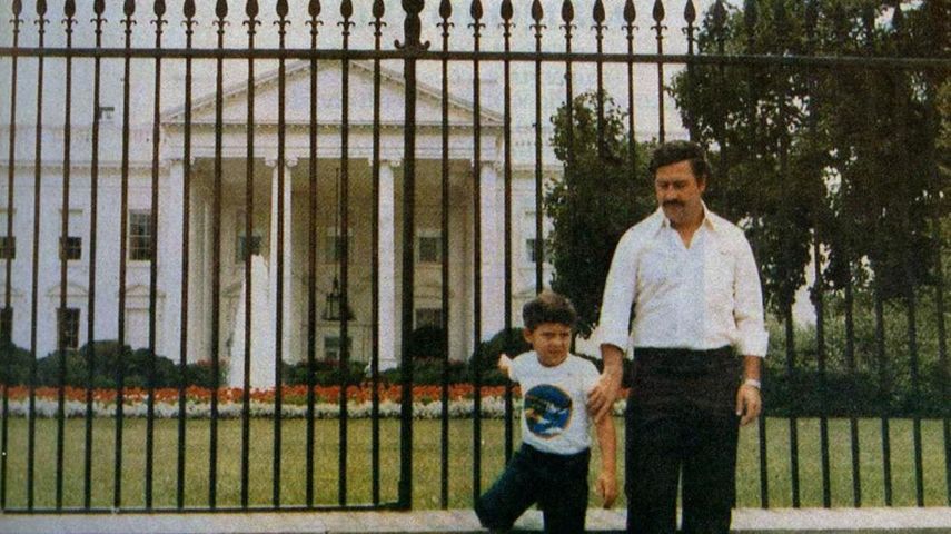 La vida normal de Juan Pablo Escobar y su familia se terminó, dijo, el 30 de abril de 1984, cuando su padre ordenó el asesinato del entonces ministro de Justicia colombiano, Rodrigo Lara Bonilla.