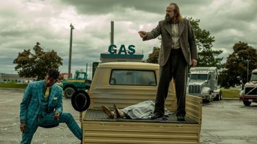 American Gods narra la historia de una guerra que entre dioses antiguos y nuevos.