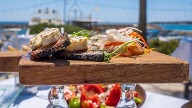 Alimentos para disfrutar del verano en la playa.