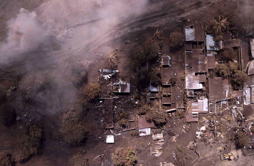 Vista aérea de una zona de San Miguel Los Lotes luego de la erupción del Volcán de Fuego, en Guatemala.
