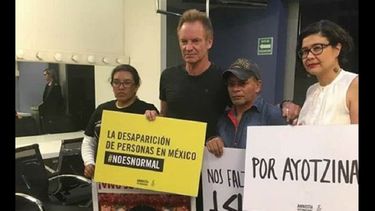 La reunión, realizada en el marco de la campaña #NoEsNormal sobre la desaparición forzada, se realizó en la noche previa al concierto que dio el exlíder de The Police en el Auditorio Nacional.