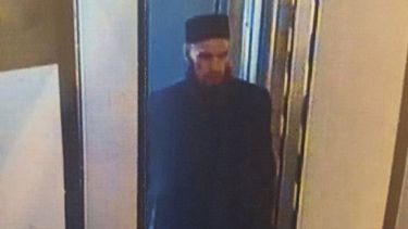 Fotografía facilitada por Fontanka.ru extraída de la grabación de una cámara de seguridad que muestra a un hombre en búsqueda por su supuesta conexión con el atentado en el metro de San Petersburgo,&nbsp;Rusia, hoy 3 de abril de 2017. &nbsp;