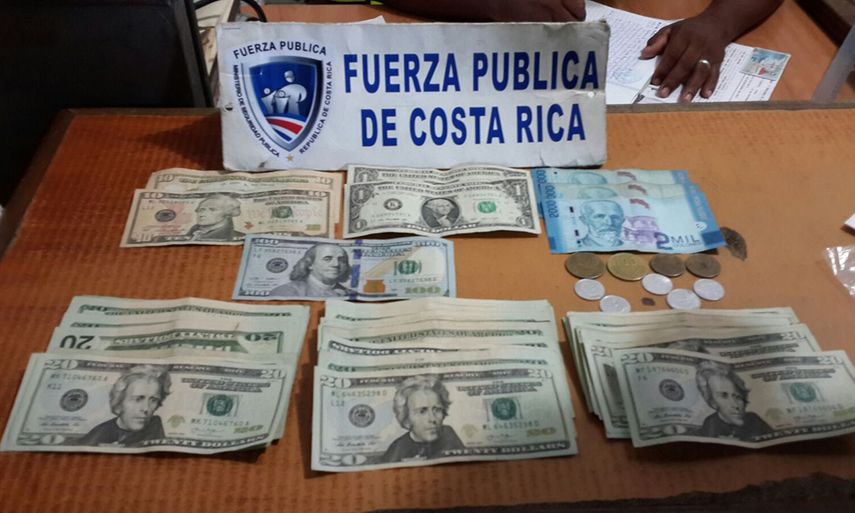 La fuerza pública incautó 1.062 dólares (CORTESÍA/MSP Costa Rica)