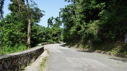 Vista de un tramo de la carretera de La Gran Piedra, en la oriental provincia de Santiago de Cuba.