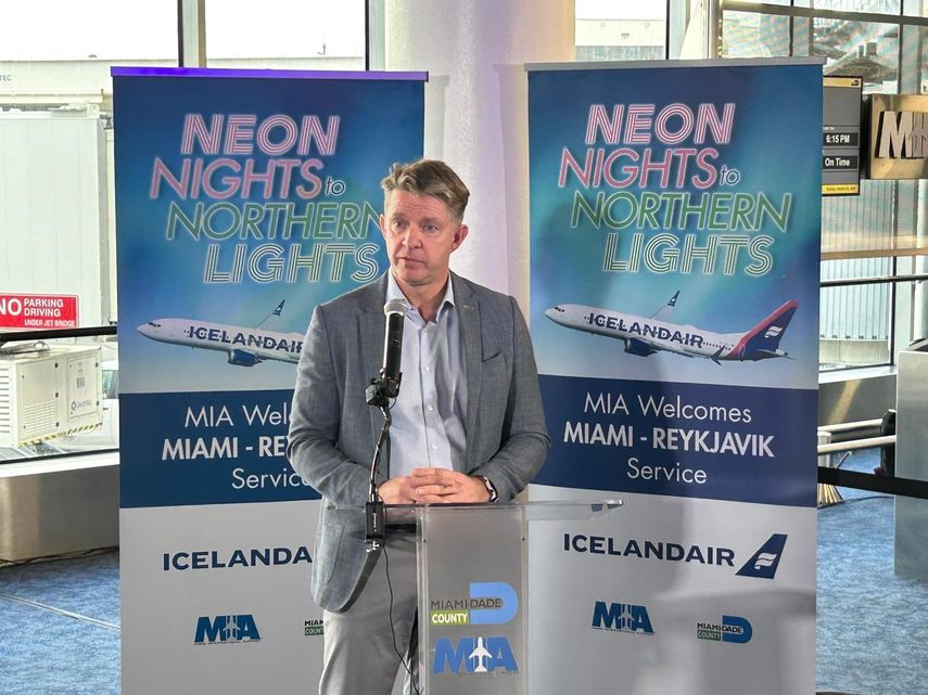 Bogi Nils Bogason, presidente de Icelandair, anuncia el inicio de los vuelos entre Miami e Islandia.  Bogi Nils Bogason, presidente de Icelandair, anuncia el inicio de los vuelos entre Miami e Islandia.