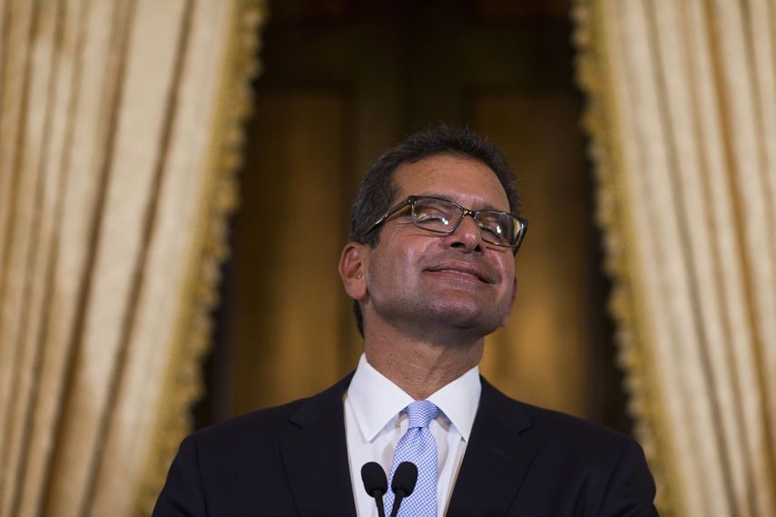 Pedro Pierluisi, quien fue juramentado gobernador de Puerto Rico, sonríe durante una conferencia de prensa en San Juan, Puerto Rico, el viernes 2 de agosto de 2019.