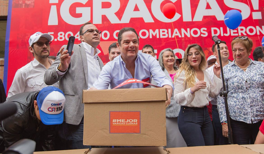 Vargas Lleras aseguró que esas 5.804.500 firmas representan que los colombianos creen en la visión y el camino que propondrá para garantizar a las familias una mejor calidad de vida.