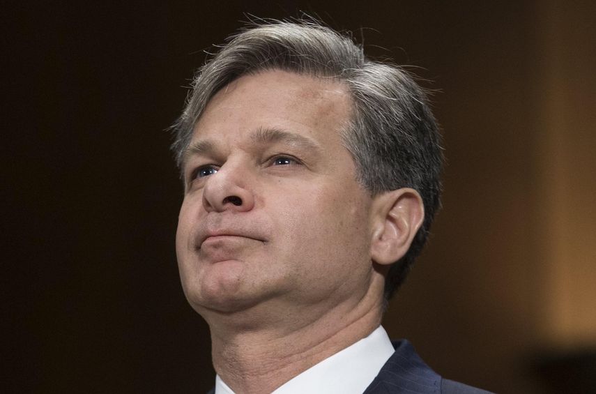 Fotografía de archivo de Christopher Wray mientras jura antes de testificar ante el Comité Judicial del Senado durante su primera audiencia de nominación como próximo director del FBI, en el Capitolio, Washington.