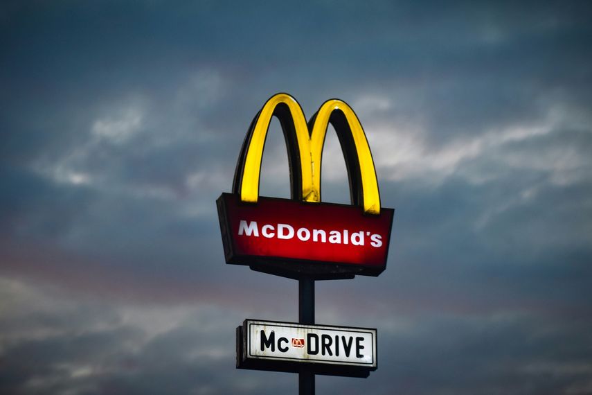 El símbolo de la cadena McDonald's. 