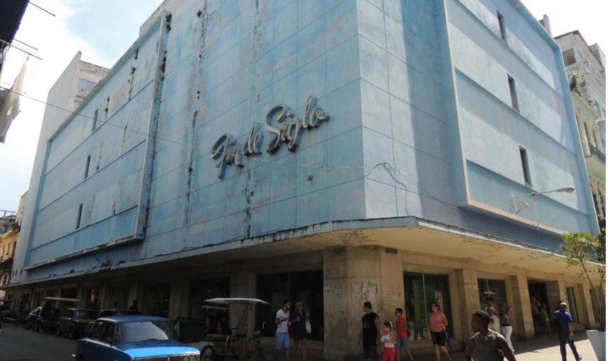 El tiempo pasa, y lo que se aprecia en los alrededores de Fin de Siglo es un abandono total, sin que los directivos de&nbsp;CIMEX&nbsp;u otras instancias del régimen hagan algo por impedirlo.