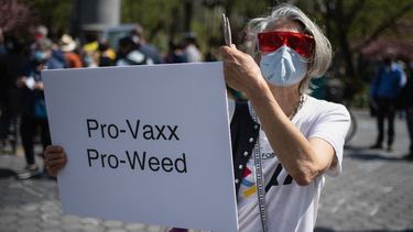 En la primera media hora se distribuyeron entre 150 y 200 porros, de un total de &nbsp;1.500 preparados por los voluntarios