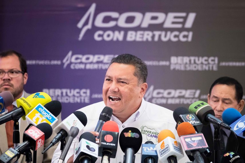 Puede ser que de la reunión que tendré esta noche con Falcón, salga un solo candidato: el candidato de la esperanza y del futuro, dijo a Bertucci&nbsp;