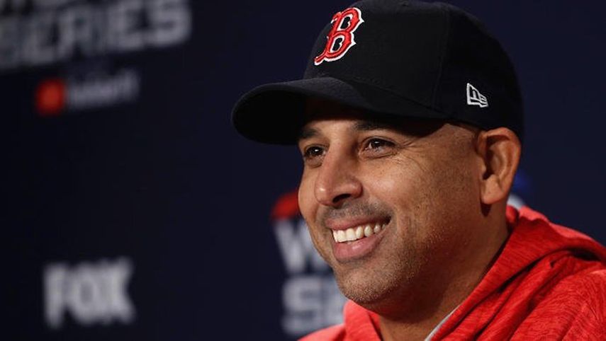 Cora es el primer manager boricua y el segundo latinoamericano en ganar una Serie Mundial.