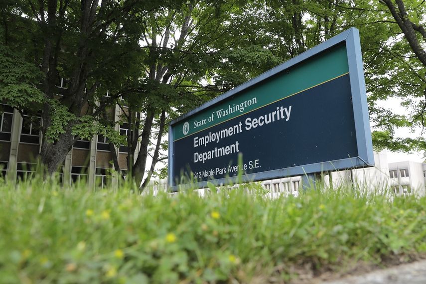 En esta fotograf&iacute;a del 26 de mayo de 2020 puede verse un letrero en la sede del Departamento para la Seguridad del Empleo, en Olympia, Washington.&nbsp;