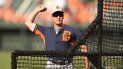 El venezolano Omar Vizquel lanza en una práctica de bateo cuando era parte del staff de coaches de los Tigres de Detroit El venezolano Omar Vizquel lanza en una práctica de bateo cuando era parte del staff de coaches de los Tigres de Detroit