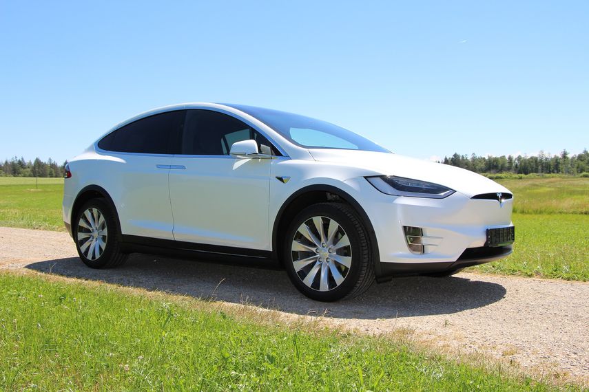 Uno de los modelos el&eacute;ctricos que fabrica Tesla.