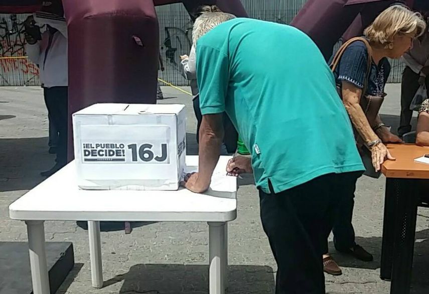 La oposición venezolana realizará el domingo 16 de julio una consulta popular para definir si los ciudadanos apoyan o rechazan la Constituyente que promueve el presidente Nicolás Maduro.