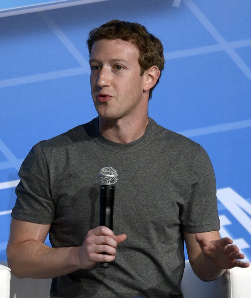Marck Zuckerberg Presidente y CEO de Facebook, habla durante una conferencia en el Mobile World Congress, la feria más importante del mundo de telefonía móvil en Barcelona, ​​España. (AP)