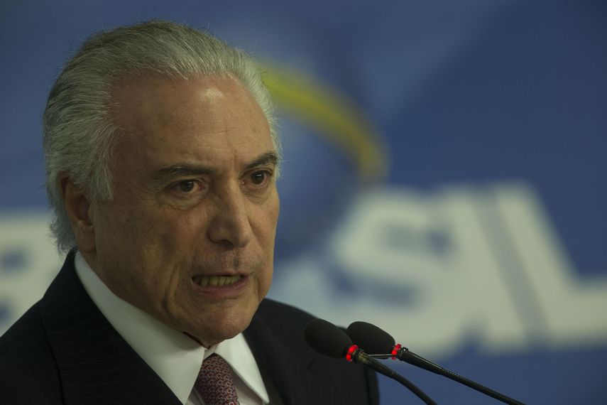 Ningún derecho menos, muchos empleos más, celebró luego Temer, justo cuando su Gobierno está sumido en una grave crisis por una denuncia de corrupción contra él.