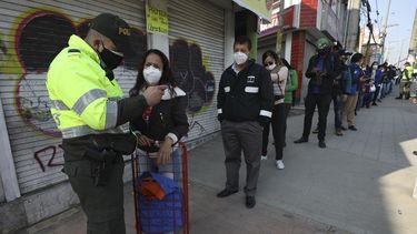 Las autoridades colombianas han impuesto una cuarentena total y dr&aacute;sticas restricciones de movilizaci&oacute;n en un esfuerzo por contener la propagaci&oacute;n del nuevo coronavirus.&nbsp;