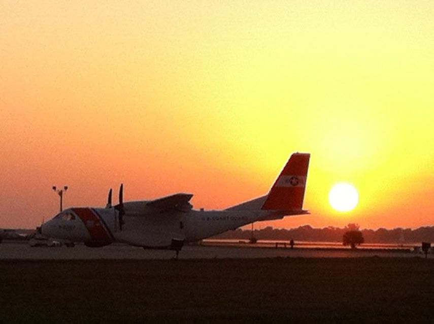 La Guardia Costera avistó una embarcación que había volcado completamente y rescató a seis inmigrantes (Foto: U.S Coast Guard Facebook)