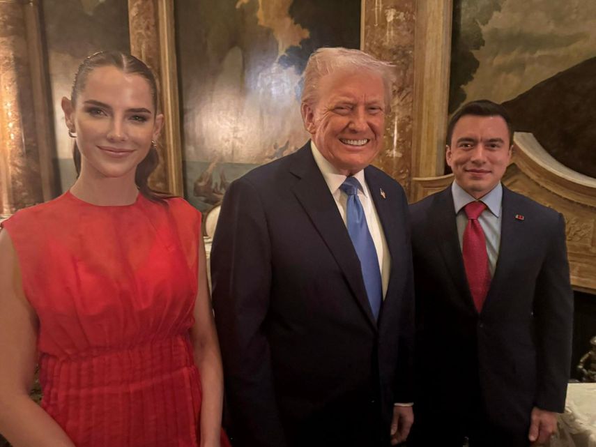 El presidente de Estados Unidos, Donald Trump junto al presidente de Ecuador, Daniel Noboa y su esposa.