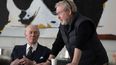 El director Ridley Scott dirigiendo al actor Christopher Plummer  durante el rodaje de la película All the Money in the World.