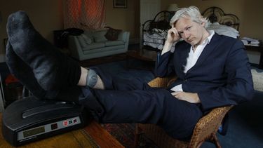 EEUU afirma que Assange no es periodista sino pirata informático y que la divulgación de documentos sin ningún filtro puso en peligro la vida de sus informantes