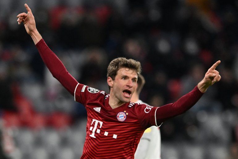 El alemán Thomas Muller aprovechó la fiesta de goles para anotar doblete por el Bayern