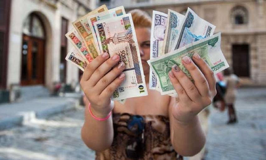 El régimen cubano quiere que la unificación de las dos monedas sirva para darle valor al peso cubano como moneda nacional, pero la unificación se viene demorando desde que se anunció hace varios años.