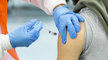 Miles de vacunas contra el coronavirus son aplicadas cada dia.