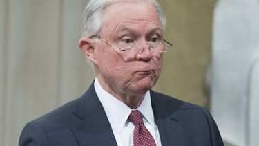 El fiscal general de EEUU, Jeff Sessions, defiende el recorte de fondos a las ciudades santuario.