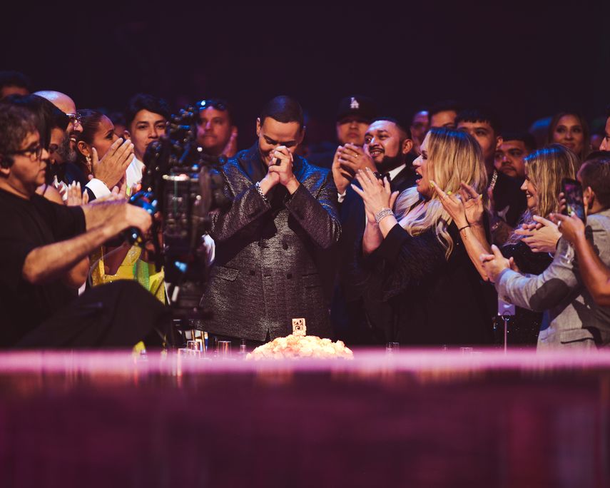 Víctor Manuelle fue uno de los ganadores de la noche. Recibió el Premio Lo Nuestro a la Trayectoria tras un tributo musical encabezado por Gilberto Santa Rosa, uno de los mejores momentos de la gala de Premio Lo Nuestro, el 23 de febrero de 2022.